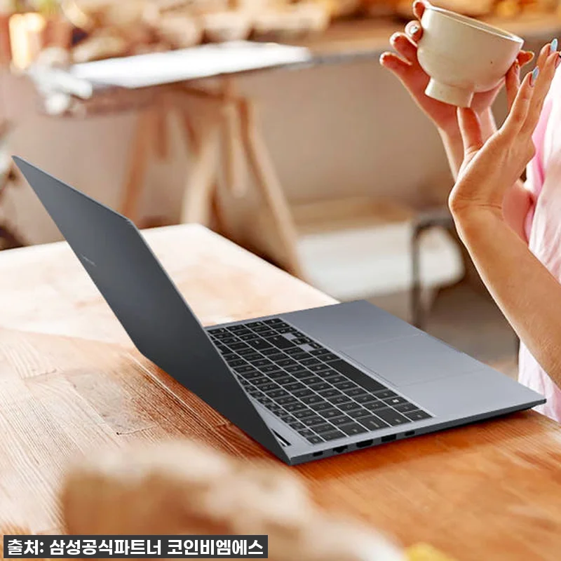 삼성 갤럭시북4 NT750XGR-A7 관련 이미지 3