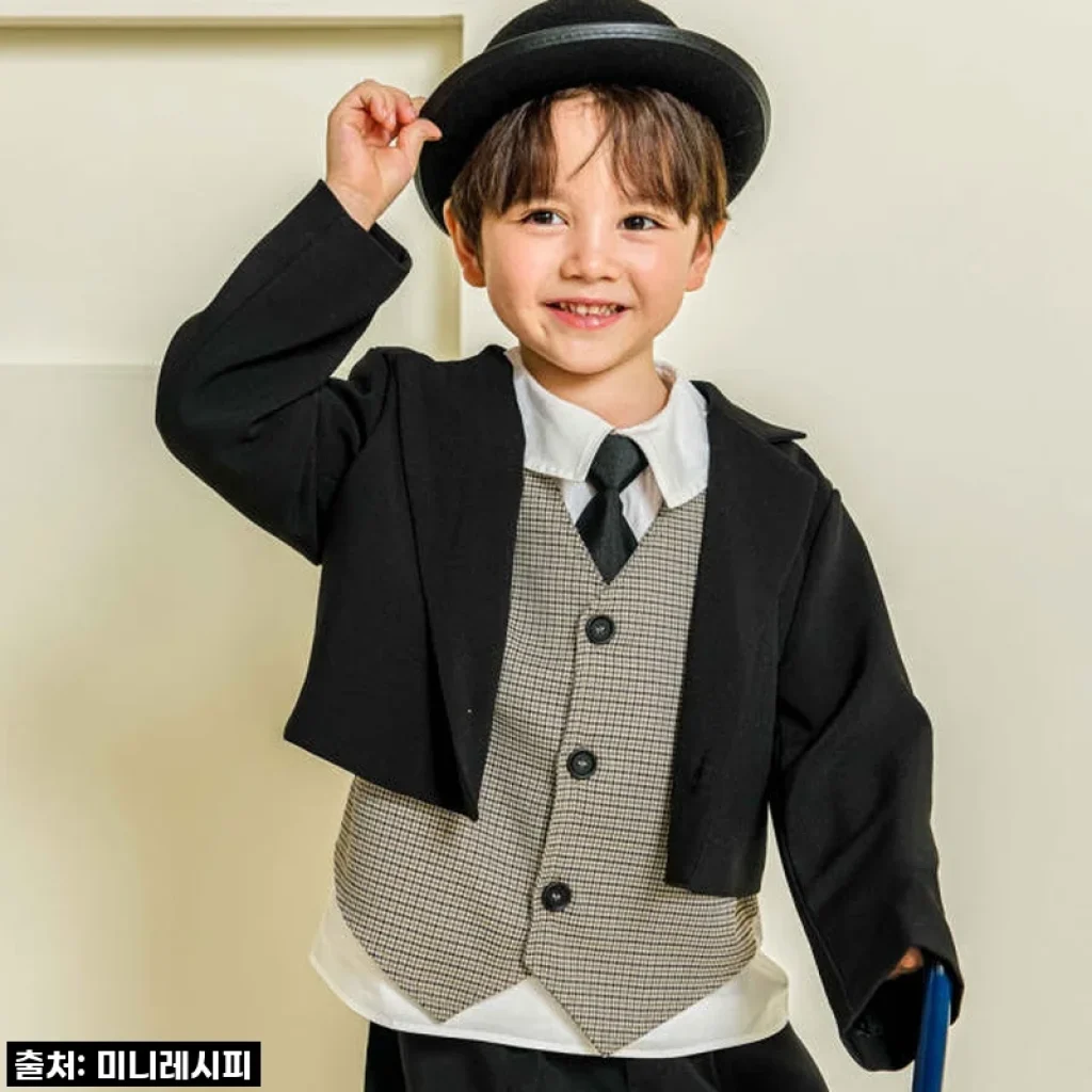✨할로윈 주인공은 바로 너! '리틀 채플린 코스튬'으로 시선강탈✨