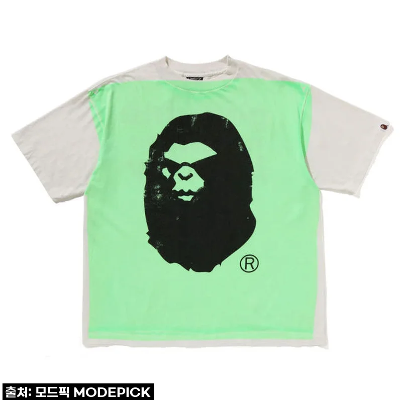 베이프 X SAINT MXXXXXX MAD FACE HANDPRINTING TEE: 올여름, 당신의 스타일을 완성할 단 하나의 티셔츠!