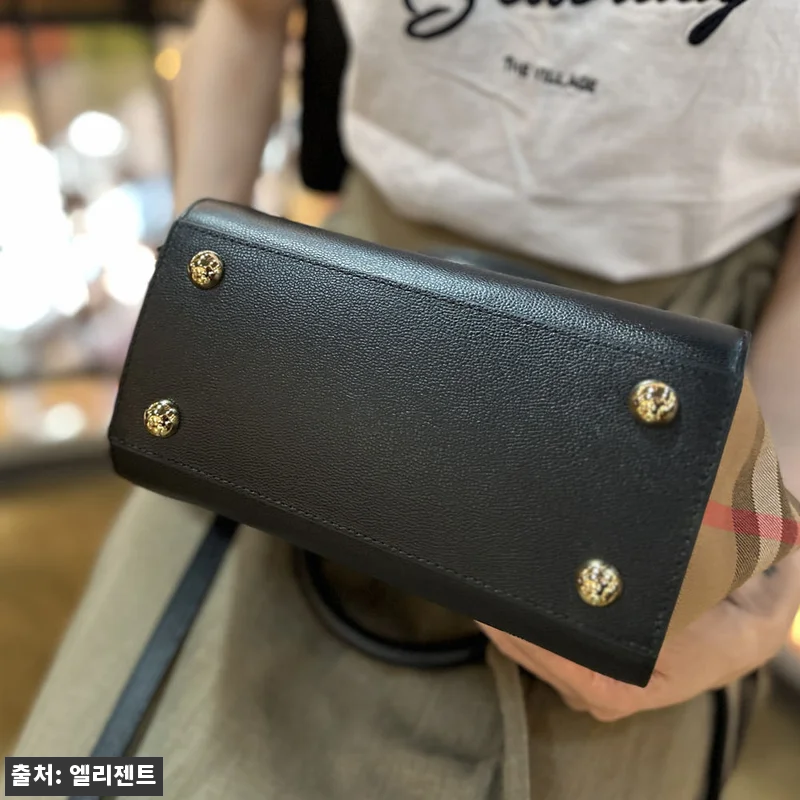 버버리 반웰 하우스체크 미니 토트백 80840241, 클래식하게 오래 들기 좋은 배너백 구매 체크 후기 11 버버리 반웰 하우스체크 미니 토트백 관련 이미지 4